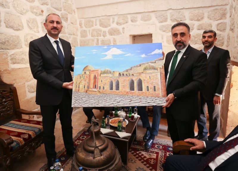 Bakan Gül Kasımiye İslam Bilim Sanat Merkezin’i ziyaret etti