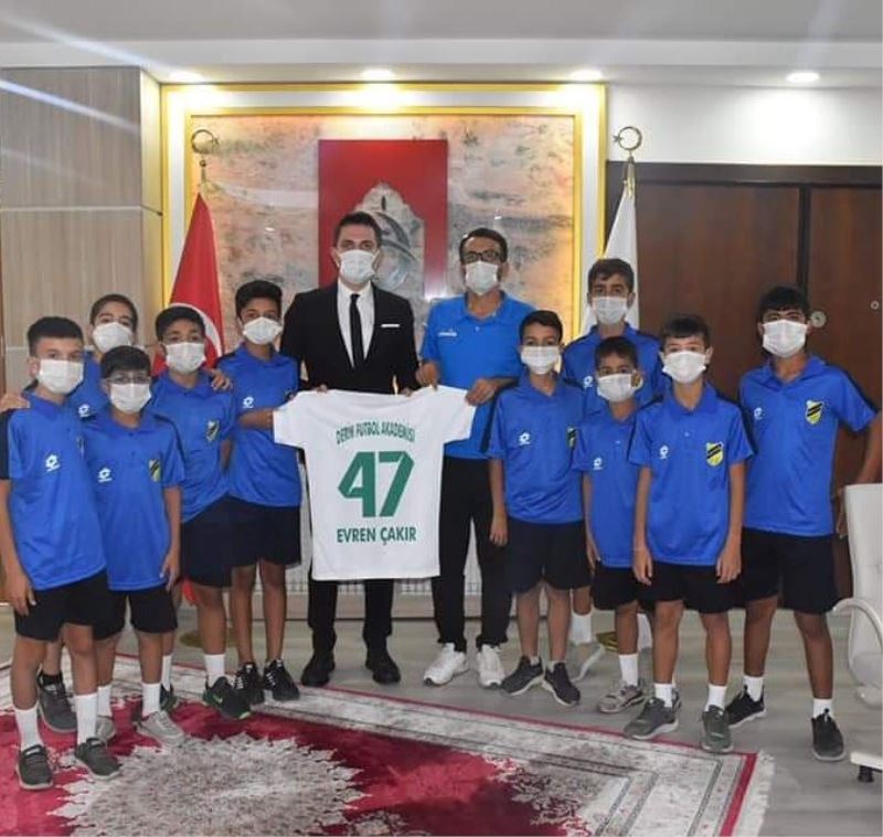 Başkan Çakır Derikli genç sporcuları ağırladı