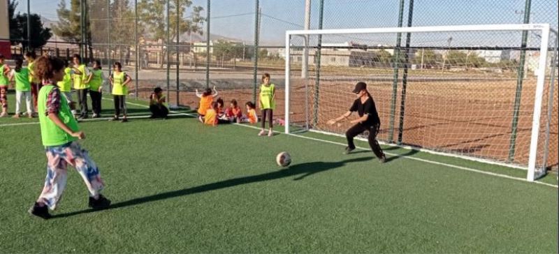 Kızıltepe Belediyesinin çocuklar için açtığı futbol kurslarına yoğun talep