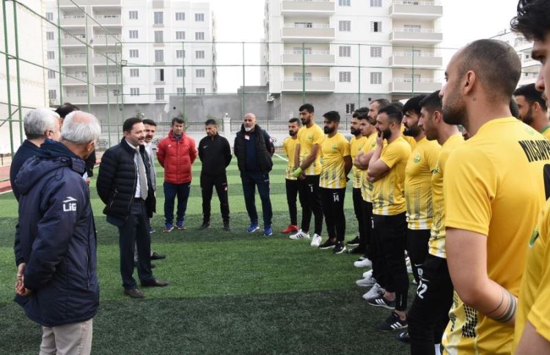 Kayabaş Nusaybin Belediye Spor futbolcularını ziyaret etti