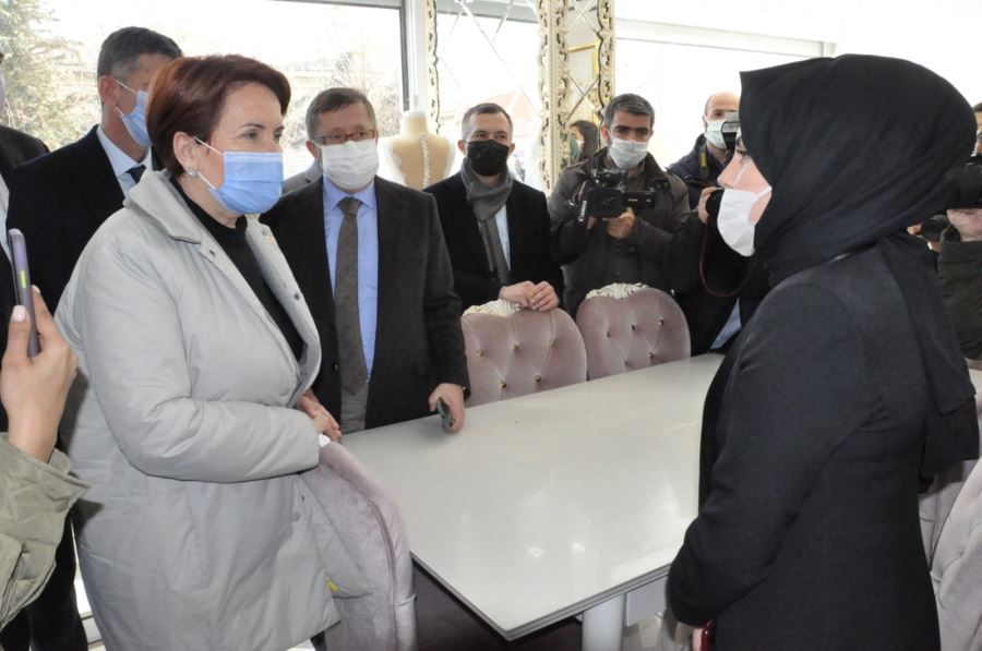 Meral Akşener Kızıltepe’de esnafı ziyaret etti.