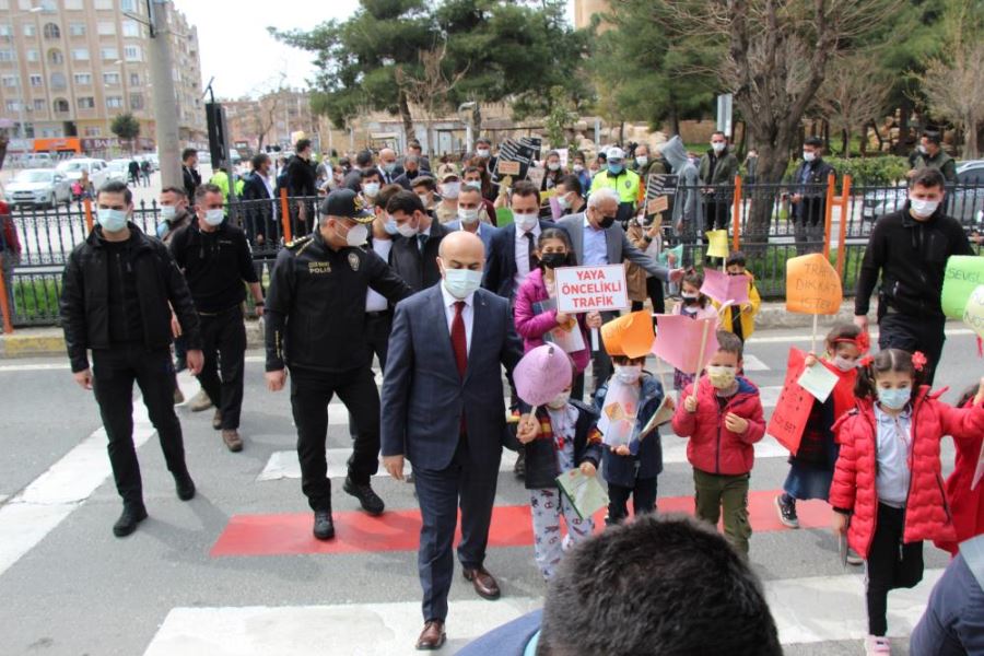 Vali Demirtaş, trafikte yaya önceliğine dikkat çekti