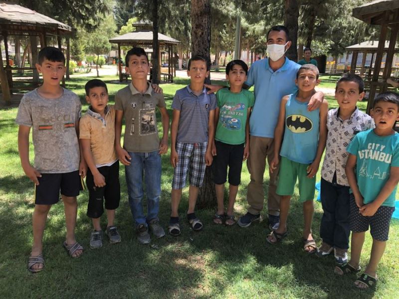 Kızıltepe’de çocuklar parkta çöp topladı