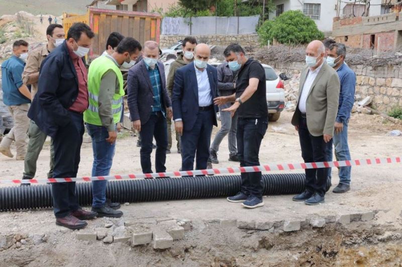 Mardin Valisi Demirtaş Savur’da altyapı ve üstyapı çalışmalarını inceledi