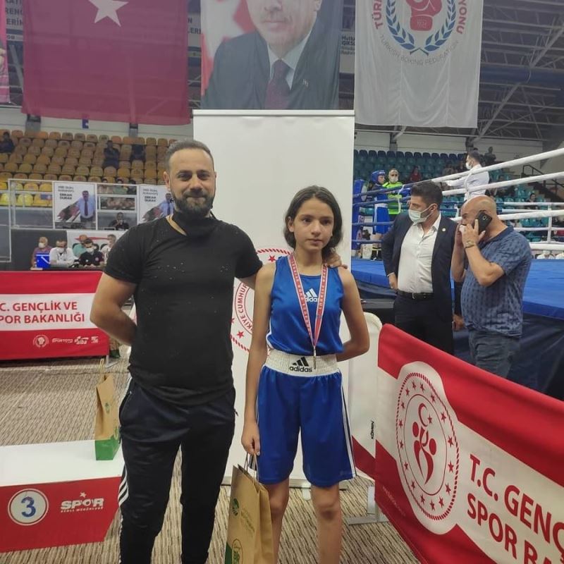 Mardinli  Sezen Sude Karaboğa Türkiye ikincisi oldu