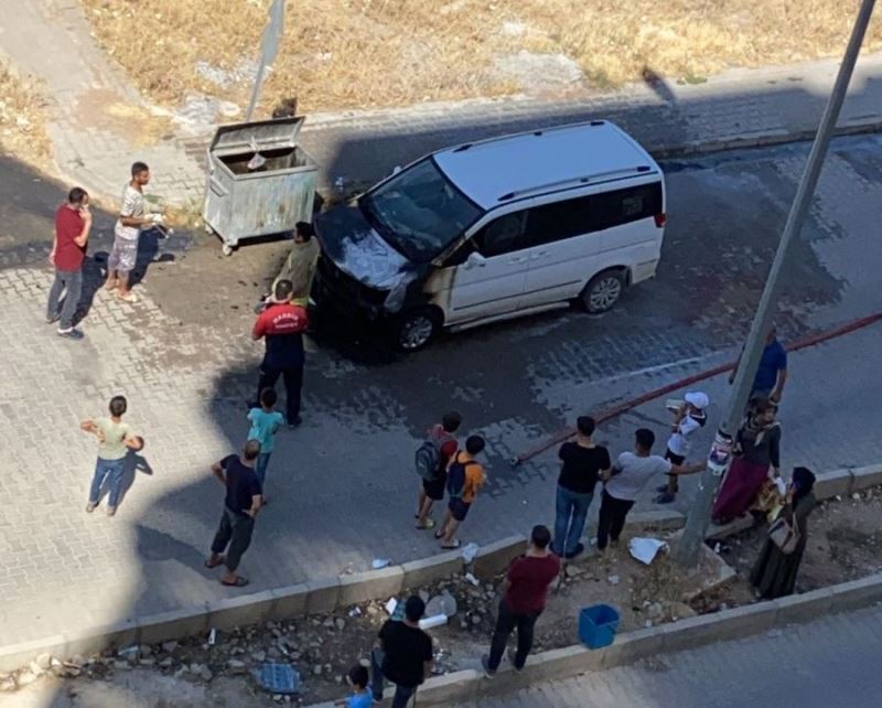 Kızıltepe’de seyir halindeki araçta yangın