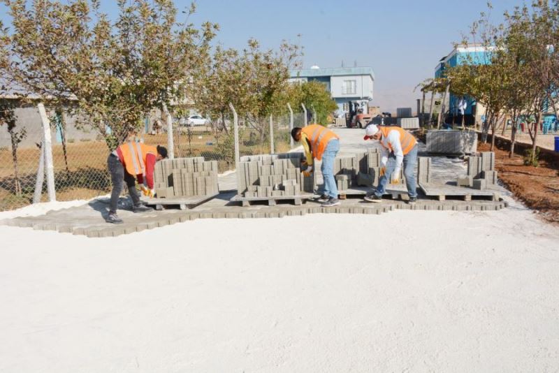 Parke, bordür ve oluk yapım işi yaptırılacaktır