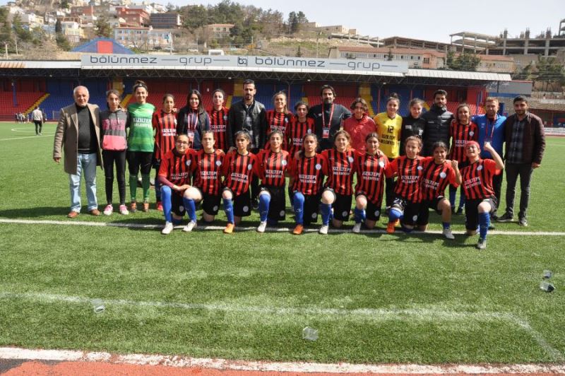 Kızıltepe Kadın Futbol takımı Batman ekibiyle 2-2 berabere kaldı