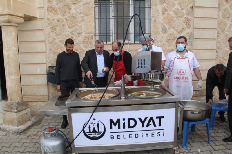 Başkan Şahin, Lokma tatlısı dağıttı