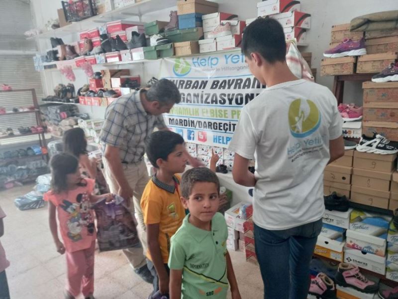 Help Yetim Mardin/Dargeçit’te ihtiyaç sahibi ailelere bayramlık dağıttı