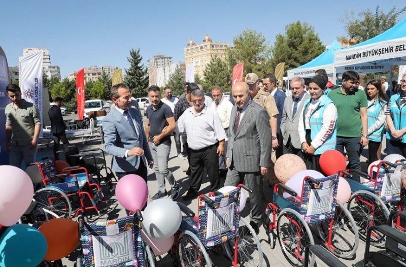 Vali Demirtaş Medikal Cihaz Dağıtım Programına Katıldı