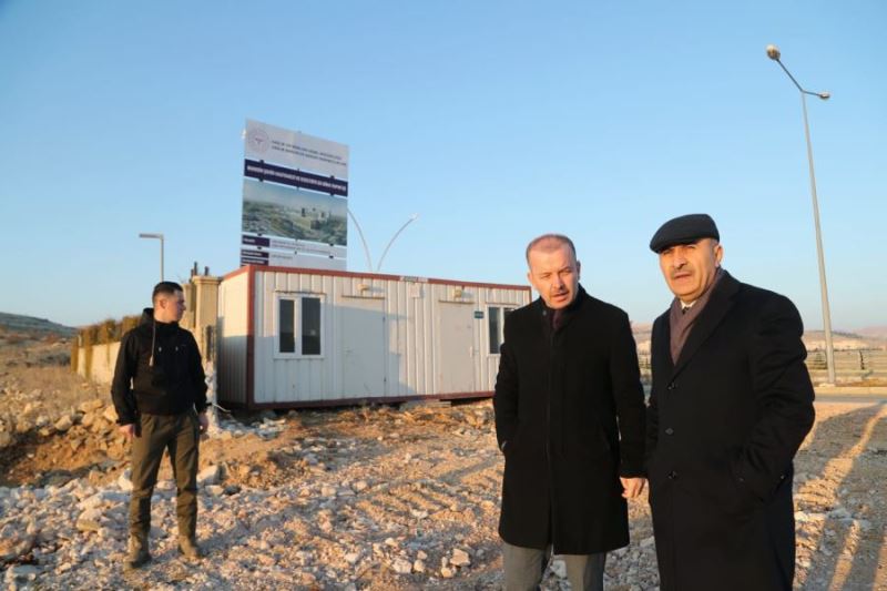 Vali Demirtaş, Mardin Şehir Hastanesi inşaat alanında incelemelerde bulundu