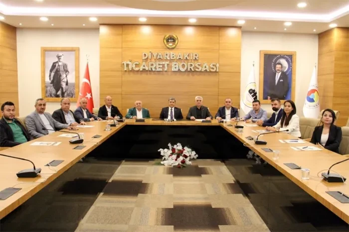 Nusaybin Ticaret Borsası ile Diyarbakır Ticaret Borsası arasında iş birliği için imzalar atıldı