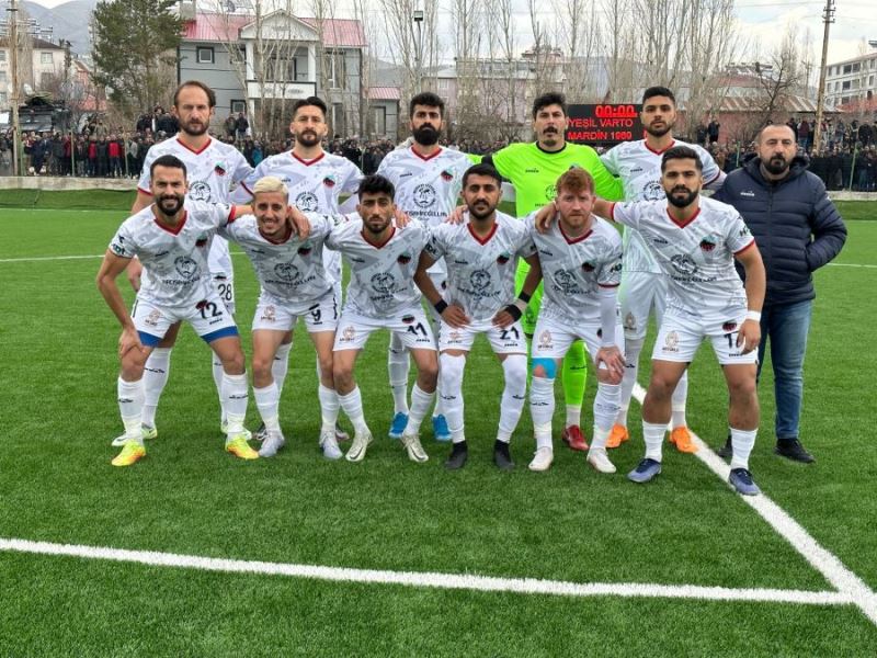 Varto’da 10 kişi kalan Mardin 1969 Sporlu futbolcuları ‘Beşiktaş’ motive etti