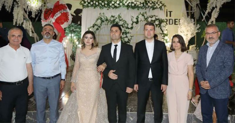 Başhekim Serdar Kalkan, Kübra Öztürk ile evliliğe ilk adımı attı