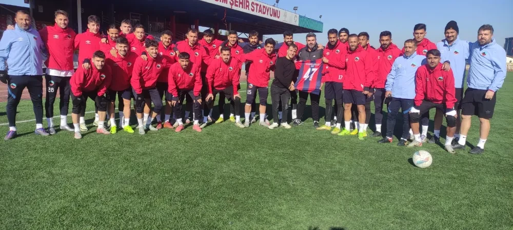 Mardin 1969 Sporlu futbolculardan engelli taraftara jest