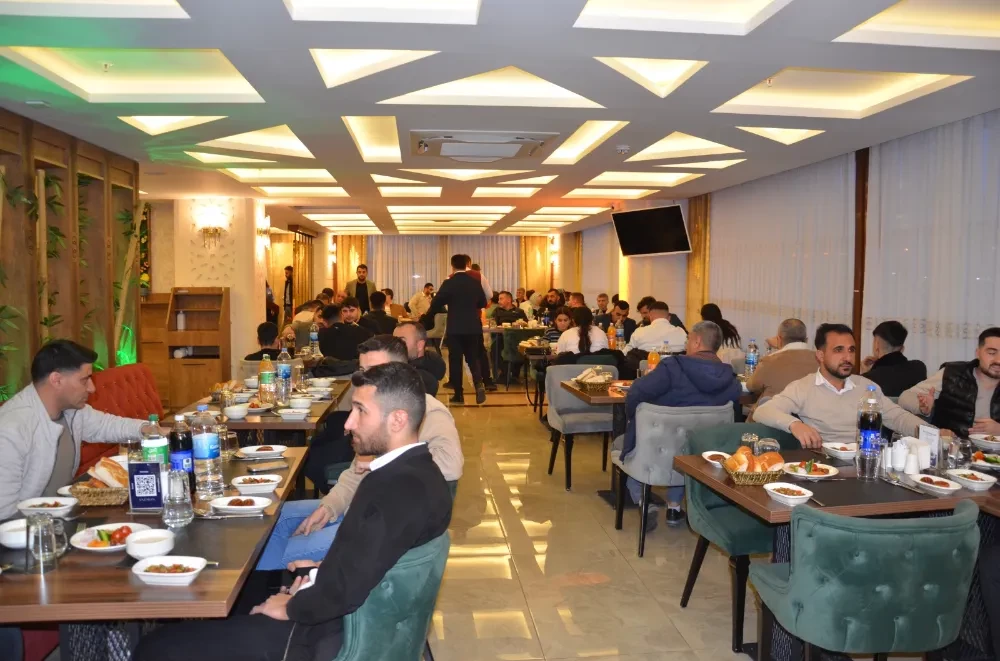 Aydemir Kuyumuculuk çalışanları ve yöneticileri geleneksel iftar yemeginde