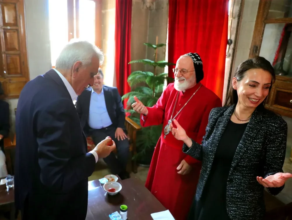 Eş Başkanlar Paskalya Bayramı için Kiliseyi Ziyaret etti
