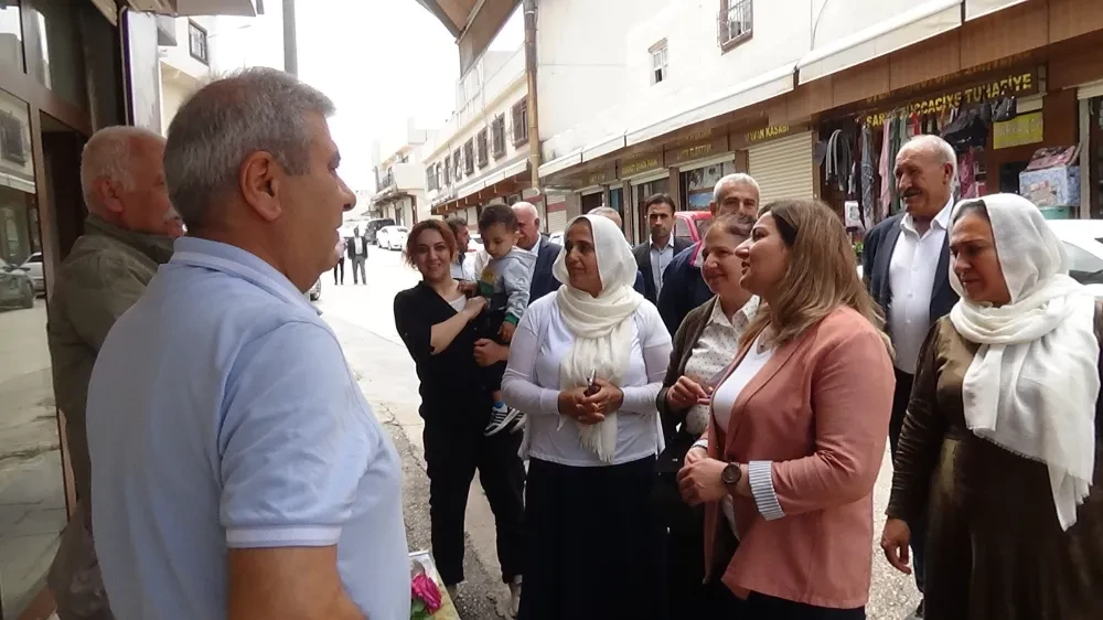 Derik Belediyesi Eş Başkanı Songül Özbahçeci’den Esnaf Ziyareti