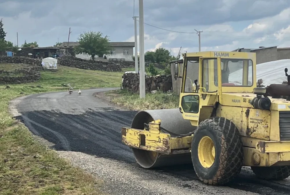 Derik Belediyesi’nde yol iyileştirme, bakım ve onarım çalışmaları devam ediyor