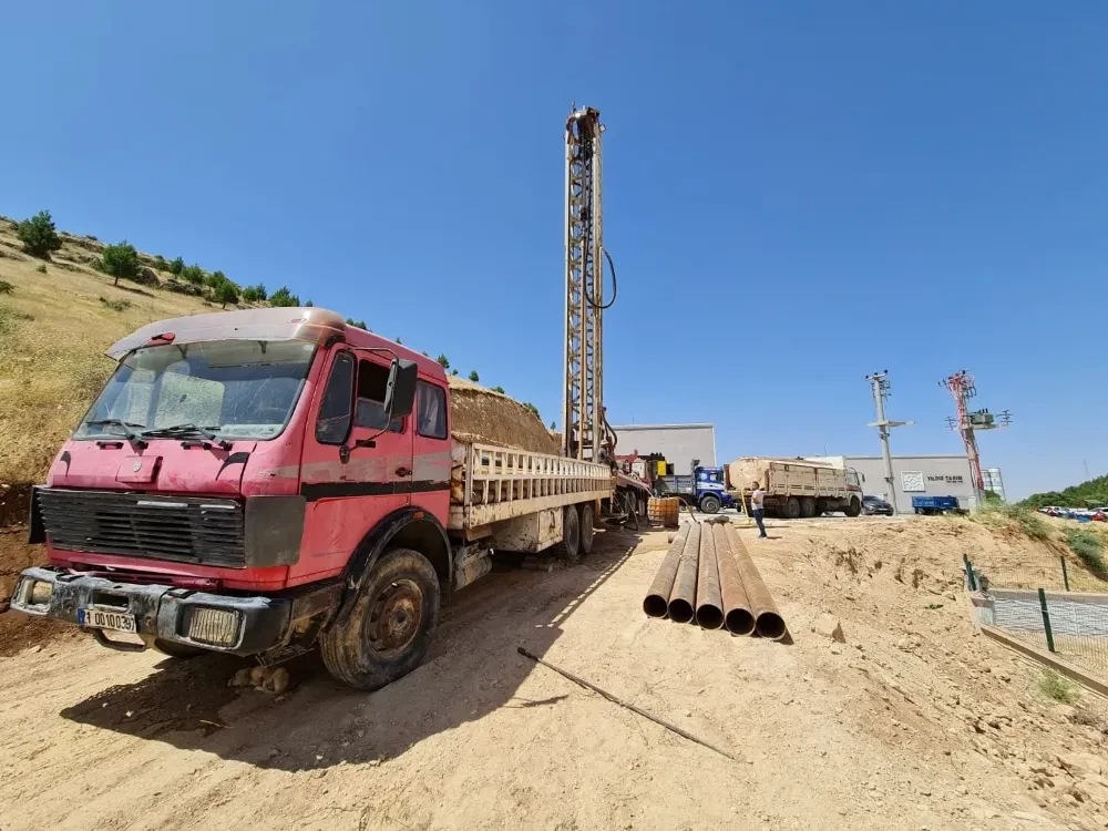 Mazıdağı Belediyesi yeni su kuyusu açma çalışması başlattı