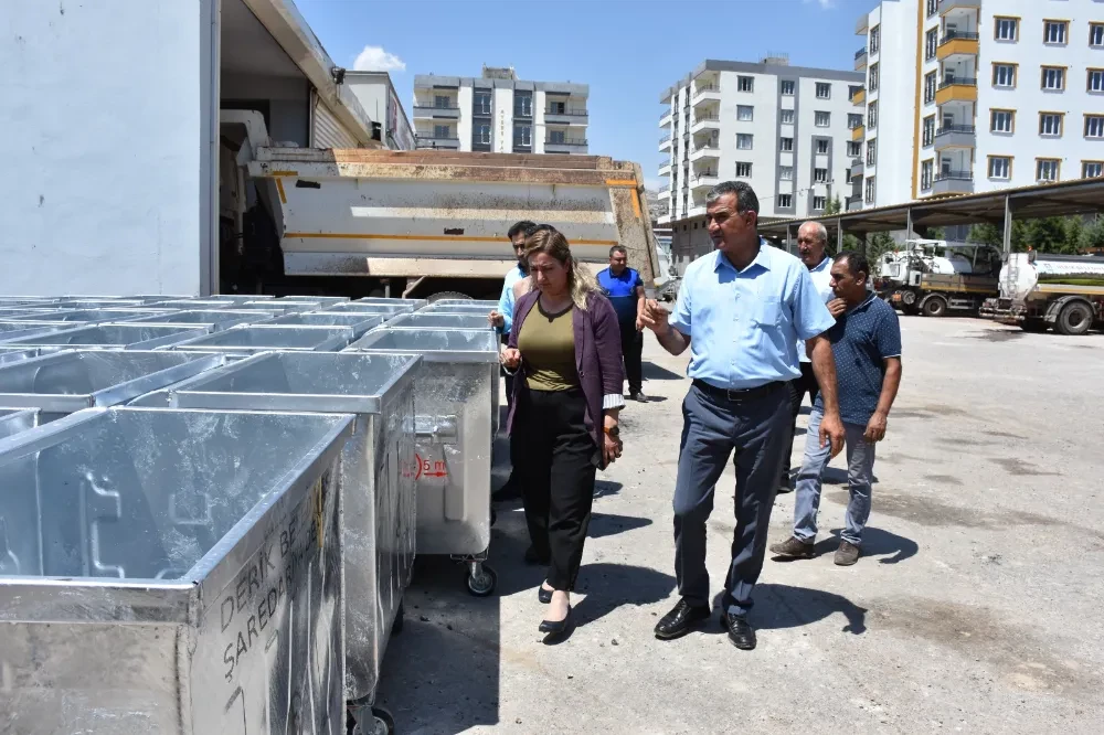 Derik Belediyesi 200 adet Çöp konteynerlerini hizmetine sundu.