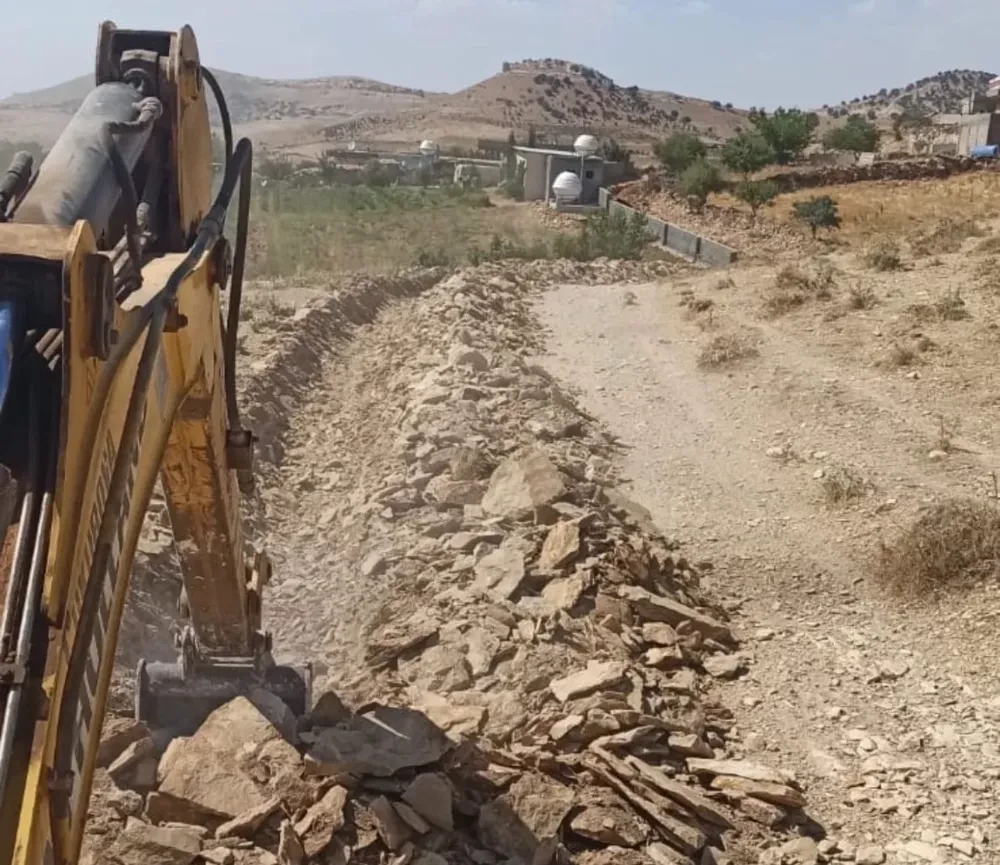 Mazıdağı Belediyesi’nden mezarlığa yeni su hattı çekildi