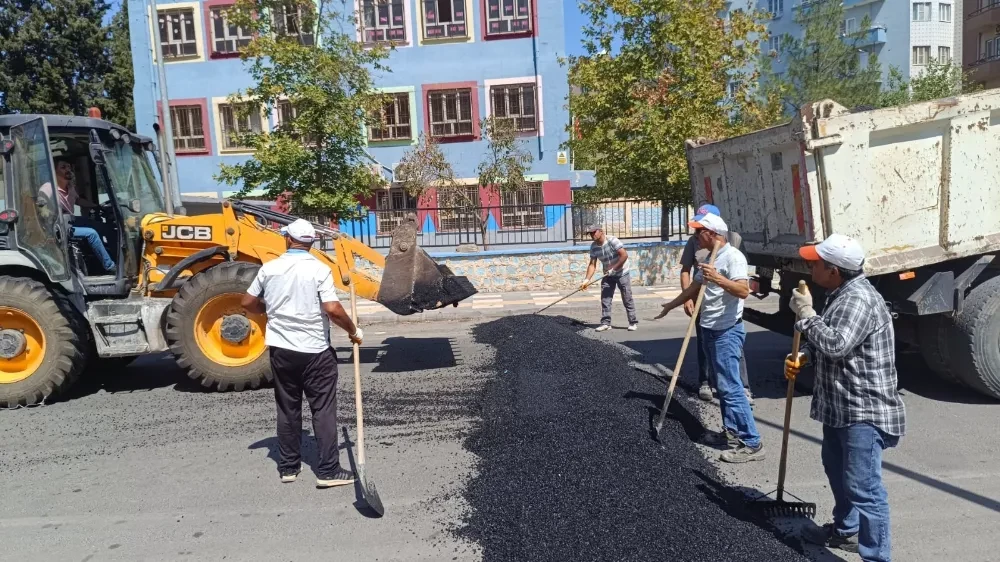 Caddelere hız kesiciler yerleştiriliyor