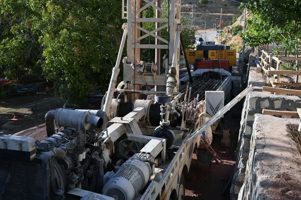 Derik’te Zeytin Ağaçlarına Sondaj Çalışmaları Başlatıldı